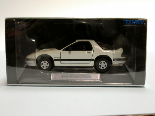 Une piètre reproduction d'une RX7 FC par Tomica, au 1/43ème +/- 10% !!!