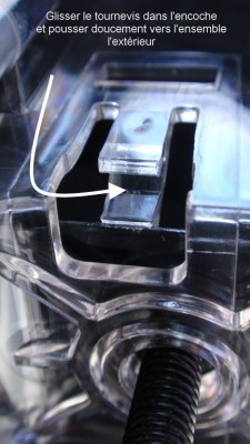 Demontage feu stop 3.jpg (260.32 Kio) Consulté 15209 fois Introduire le tournevis dans la fente et manœuvrer avec précaution ...