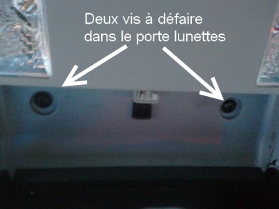 Plafonnier avant.jpg (164.97 Kio) Consulté 9243 fois Les deux vis cachées ;)
