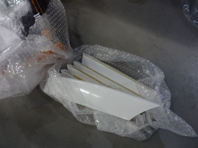 p6.jpg (51.59 Kio) Consulté 2179 fois Ailettes pare choc avant au niveau des radiateurs d'huile( moi j'ai pris la finition carbone)