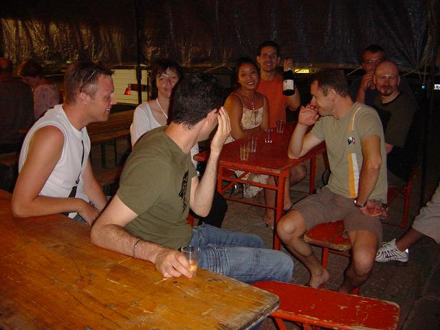 Une fête ne serait pas une fête sans un arrêt prolongé à la buvette