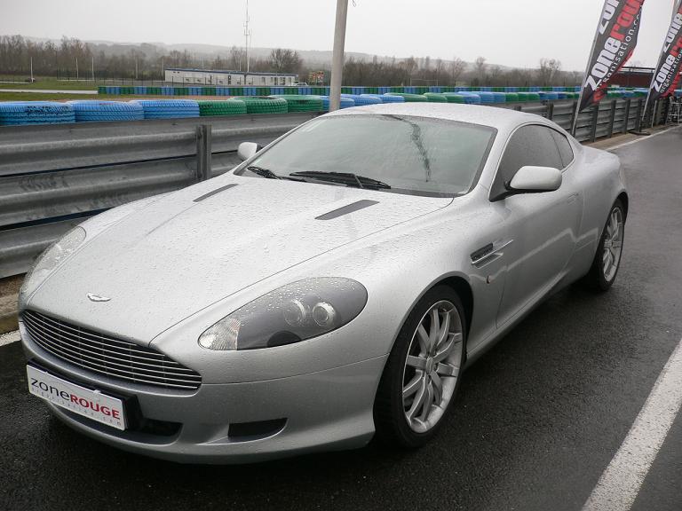 la perfection made in England, un vraie coup de coeur cette Aston, ah si j'étais riche !