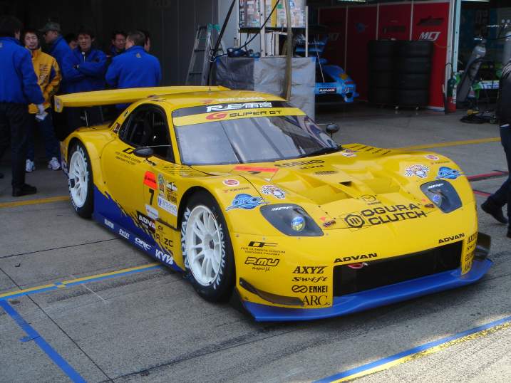 La RX-7 dans les stands.