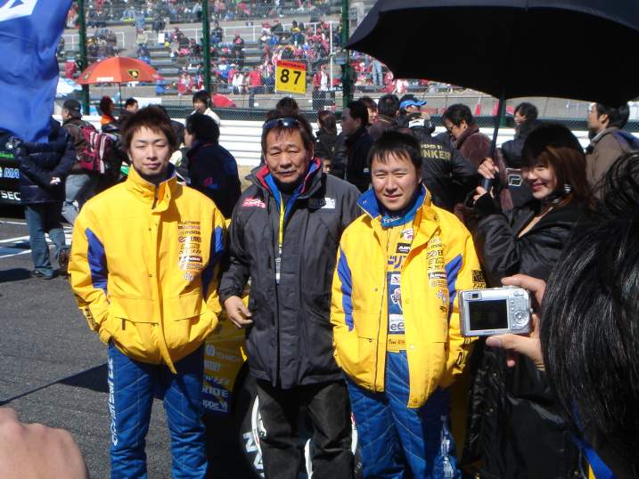 Les pilotes et le team manager.