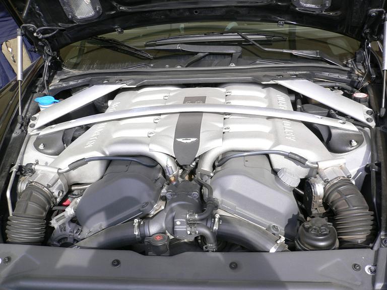 c'est pas beau ça ? un magnifique V12 made in England !