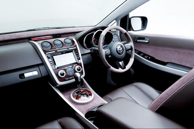 Mazda_CX7_17.jpg