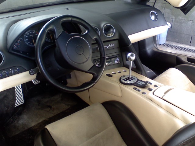 interieur lambo.jpg