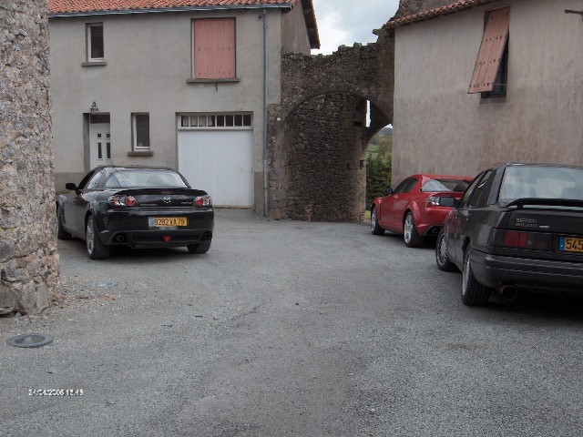 sous le porche