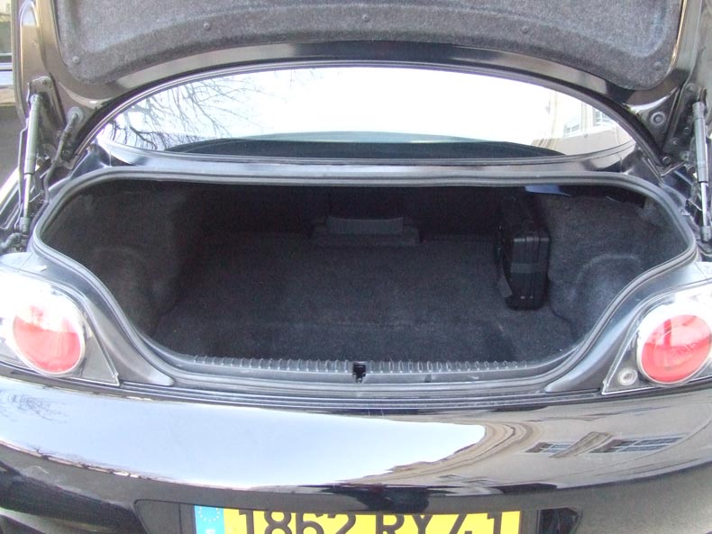 rx8-coffre.jpg