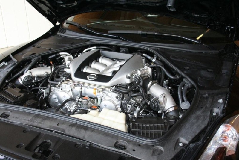 Je trouve l'arrangement du moteur assez bordelique, avec toutes ces durites...