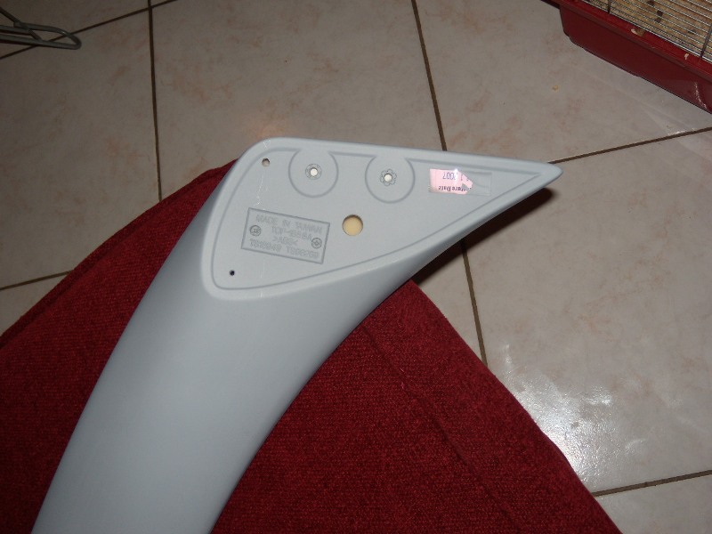 voilà un petit zoom-zoom sur la zone de fixation. Le seul truc qui fait mal : &quot;made in taiwan&quot;