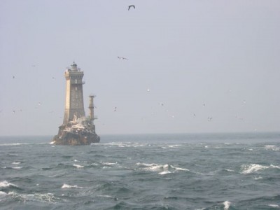 Un phare par temps gris
