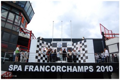 Remise des coupes sur le vieux podium 24H chargé d'histoire... un honneur!