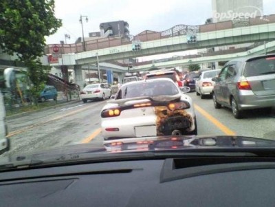 retour%20de%20flamme%20sur%20RX-7.JPG
