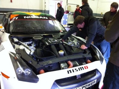 Il est passé où le V6 biturbo? Eh oui c'est un V8 en course!!!