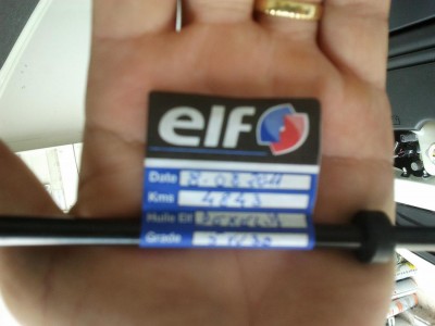 Étiquette blagueuse, ils ont bien mis de le Dexelia dans le moteur :)