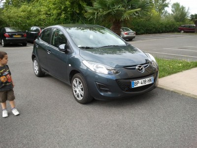 Voiture de prêt. Mazda 2 1,6 diesel de 90CV. Bonne petite voiture.