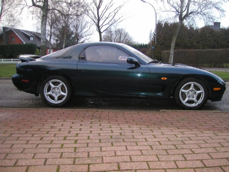 Rx7 zijkant klein.jpg